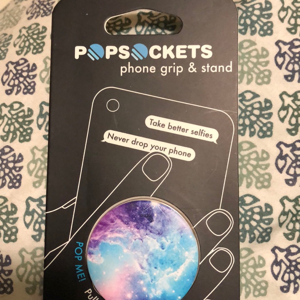2 Pop sockets!! - Picture 2 of 3